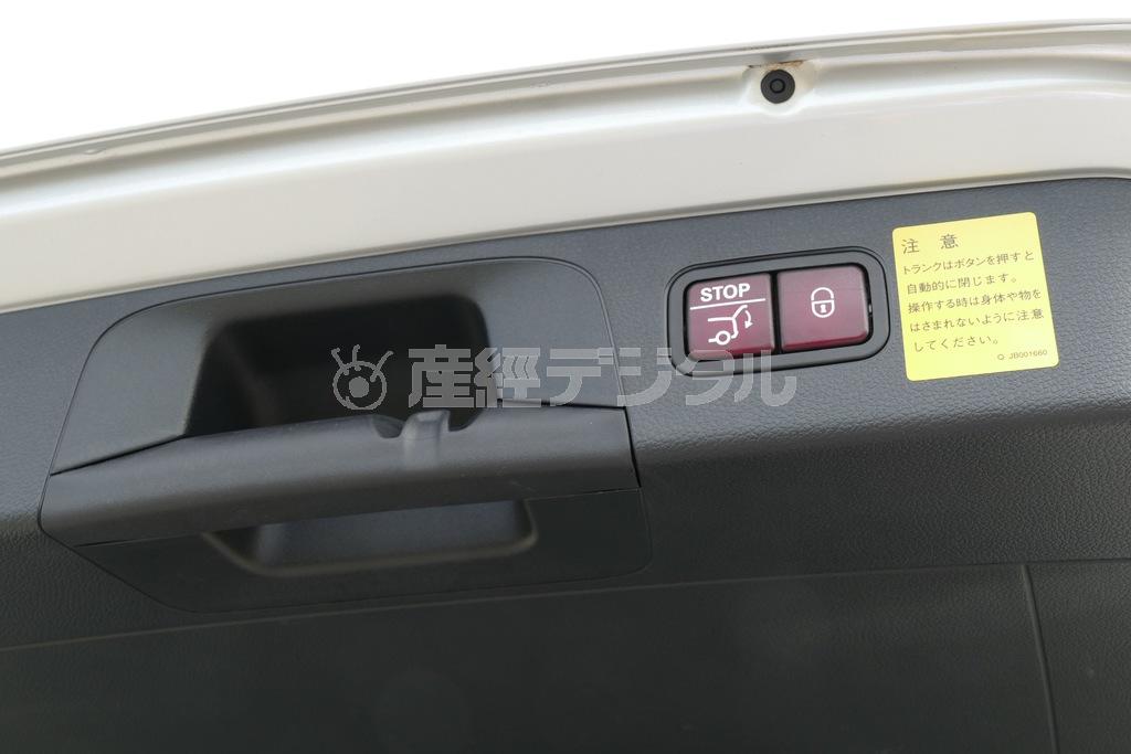 リアハッチは、開閉ともに電動でスマートかつ安全。メルセデス･ベンツＧＬＣ