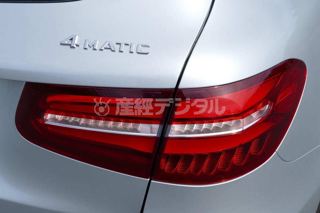 導光式ＬＥＤコンビランプで、後続車からもくっきり見える。メルセデス・ベンツＧＬＣ