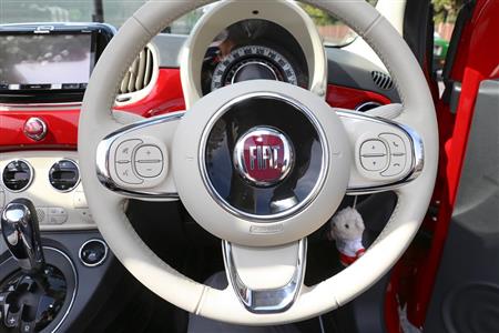 「ＦＩＡＴ」のロゴをあしらったステアリングホイール