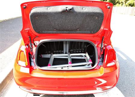 一応、三段脚立を積む広さはある