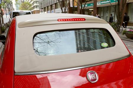 ルーフを閉じた状態。ソフトトップはストップランプを装着している