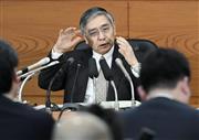 金融政策決定会合後に記者会見する日銀の黒田総裁＝４月２８日午後、日銀本店