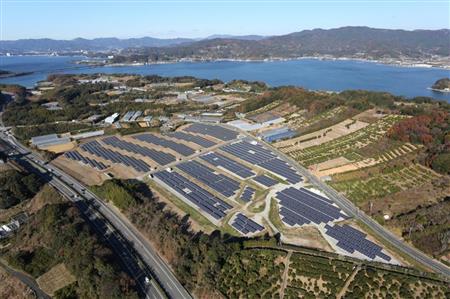 浜松市の最終処分場に設置された「浜松・浜名湖太陽光発電所」（浜松市提供）