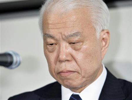 厳しい表情で決算会見するタカタの野村洋一郎取締役＝１１日午後、東京・日本橋兜町の東京証券取引所