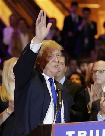 集会で支持者に手を振るトランプ氏（ＵＰＩ＝共同）