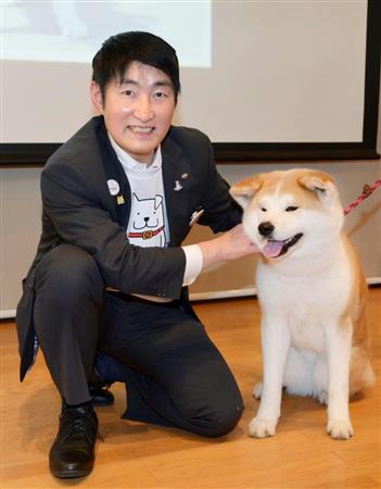 秋田犬の知名度を利用した観光振興を目指す秋田県大館市の福原淳嗣市長＝４月、秋田市