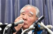 会見するスズキの鈴木修会長＝１８日午後、東京都千代田区の国交省（宮崎瑞穂撮影）
