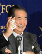 会見する石原慎太郎元都知事＝１９日午後、東京・有楽町（山崎冬紘撮影）