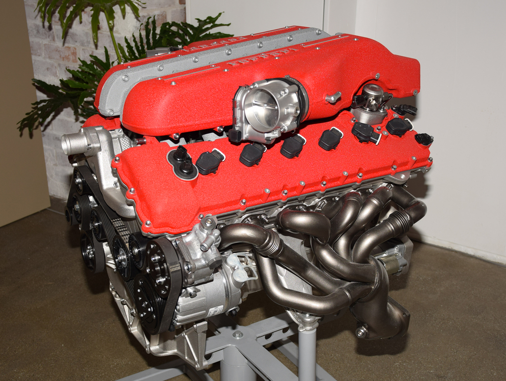 ６．２リッターＶ１２エンジンは最高出力５０７ｋＷ（６９０馬力）を発生する