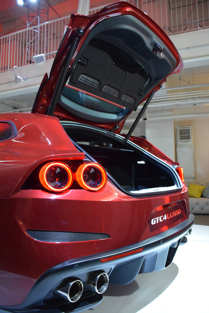 テールゲートを開いた状態