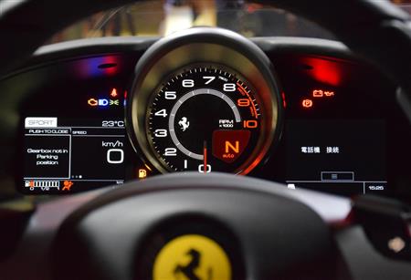 ドライバーの気分を高揚させるメーターパネル