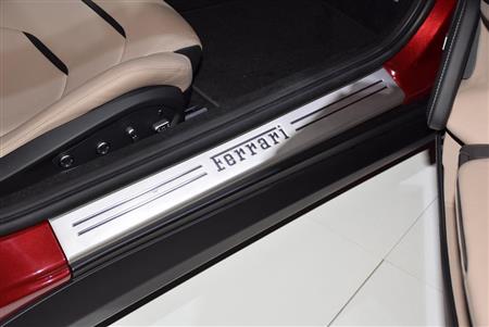 「Ｆｅｒｒａｒｉ」のサイドシルプレート