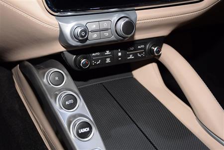 ゴージャスなインテリア。イタリアンレザーを使用