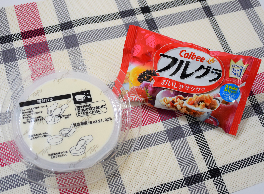 カルビーと相模屋食料のコラボレーション「とうふで、グラノーラ。」