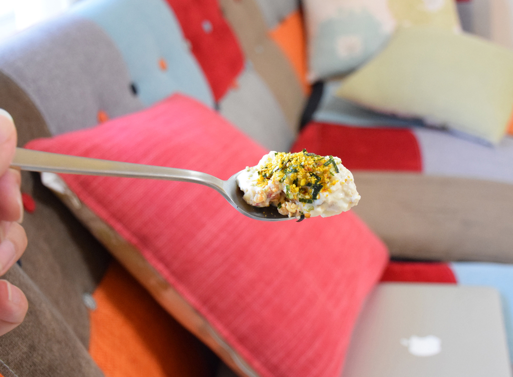 「とうふで、グラノーラ。」にのりたまを振りかけてみる。これもいけるぞ！