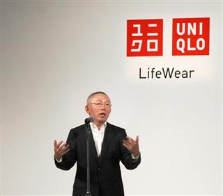 会見で今後の戦略などを説明するファーストリテイリングの柳井正会長兼社長＝２５日、東京都渋谷区（永田岳彦撮影）
