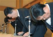 記者会見で謝罪する東亜建設工業の松尾正臣社長（右から２人目）ら＝６日午後、横浜市