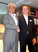事業提携を発表したＣＣＣの増田社長とエアビーアンドビーのゲビアＣＰＯ＝２７日、東京都渋谷区