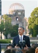 広島市の平和記念公園での演説で「核兵器なき世界」への決意を表明するオバマ米大統領＝２７日（代表撮影）