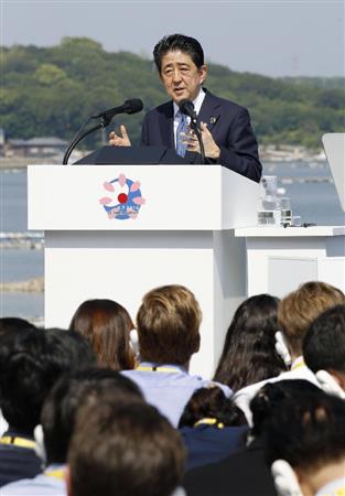 伊勢志摩サミットの首脳宣言採択を踏まえ、記者会見する安倍首相＝２７日、三重県志摩市