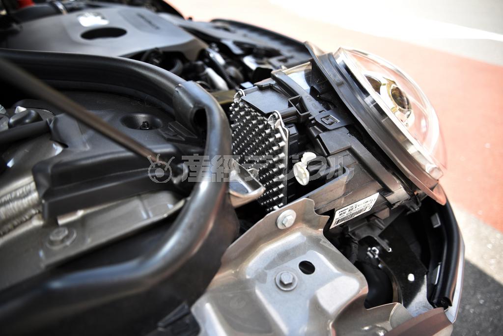 ヘッドライトの裏側はこんな感じ。ミニクーパーＳクラブマン