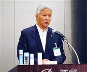 「ヘルシア」刷新を説明する花王の沢田道隆社長＝１日、東京都港区（平尾孝撮影）