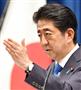 記者会見で消費税増税の２年半延期を正式表明する安倍晋三首相＝１日夕、首相官邸（納冨康撮影）