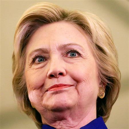 米ラトガース大学ニューアーク校に登場した米民主党候補のヒラリー・クリントン前国務長官＝１日（ロイター）