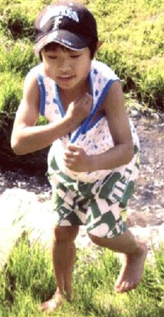 ５月２８日に撮影された田野岡大和君（北海道警提供）