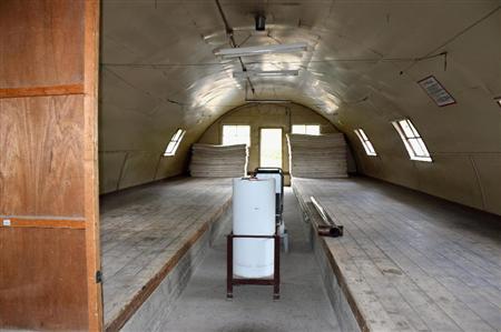 田野岡大和君が見つかった陸上自衛隊駒ケ岳演習場の施設内部＝３日午前１０時５５分ごろ、北海道鹿部町