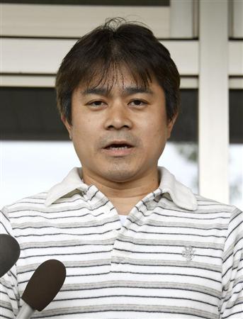 田野岡大和君が保護され、心境を話す父親の貴之さん＝３日午前１１時５６分、北海道函館市