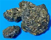 伊豆諸島・青ケ島沖の海底熱水鉱床で採取した金を含んだ鉱石（飯笹幸吉・東京大特任教授提供）