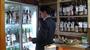 店内には地酒、ワイン、焼酎がたくさん