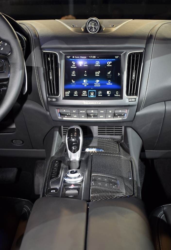 センターコンソール