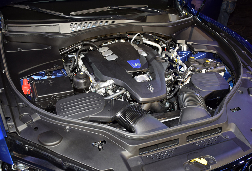 ３リッターＶ６ＤＯＨＣツインターボエンジン