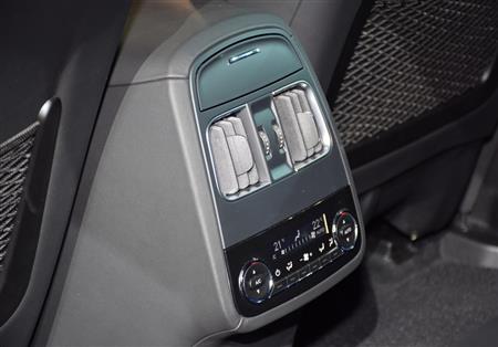 後席のエアコン吹き出し口