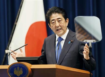 記者会見で、消費税増税の再延期を正式表明する安倍首相＝１日、首相官邸