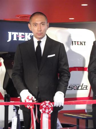 自動車などの部品メーカー「ジェイテクト」のショールームオープニングイベントに出席した市川海老蔵＝東京・銀座