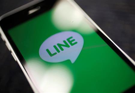 無料通信アプリＬＩＮＥのスマホ画面（ロイター）