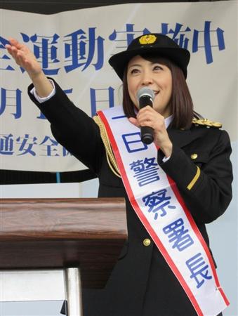 警視庁立川署の一日署長を務め、ららぽーと立川立飛で行われたイベントに出席したときの小林麻耶さん＝東京・立川市