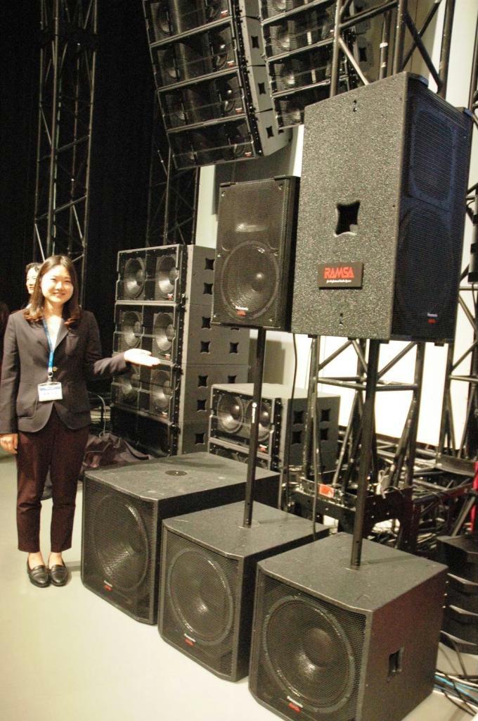 パナソニックが発売する音響機器「ＲＡＭＳＡ」の新製品＝１０日、東京都江東区