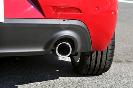 アルファロメオ「ジュリエッタ」のマフラー。ＱＶは２本出しだ