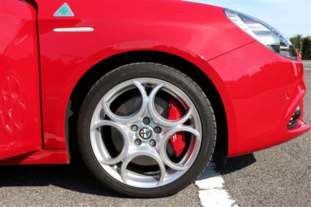 クアドリフォリオ ヴェルデ専用の５リング１８インチアロイホイール