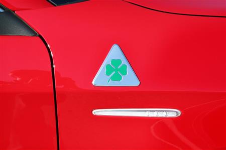 クアドリフォリオ ヴェルデに与えられる「四つ葉のクローバー」のバッジ