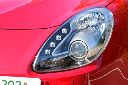 ＬＥＤデイライトとヘッドランプ