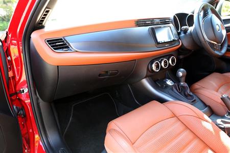 インテリア（グローブボックスを閉じた状態）