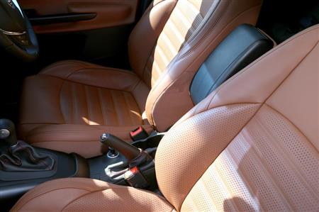 アームレストを上げた状態