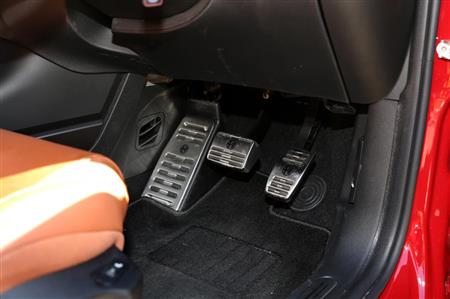 ＱＶのアルミスポーツペダル