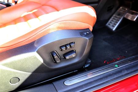 パワーシートとシートヒーターのスイッチ