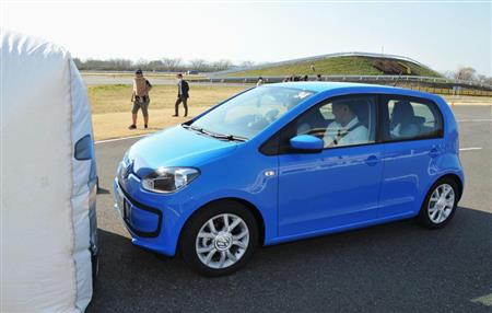 フォルクスワーゲン日本法人が開いた、自動ブレーキなど安全技術の体験イベント＝３月、栃木県栃木市